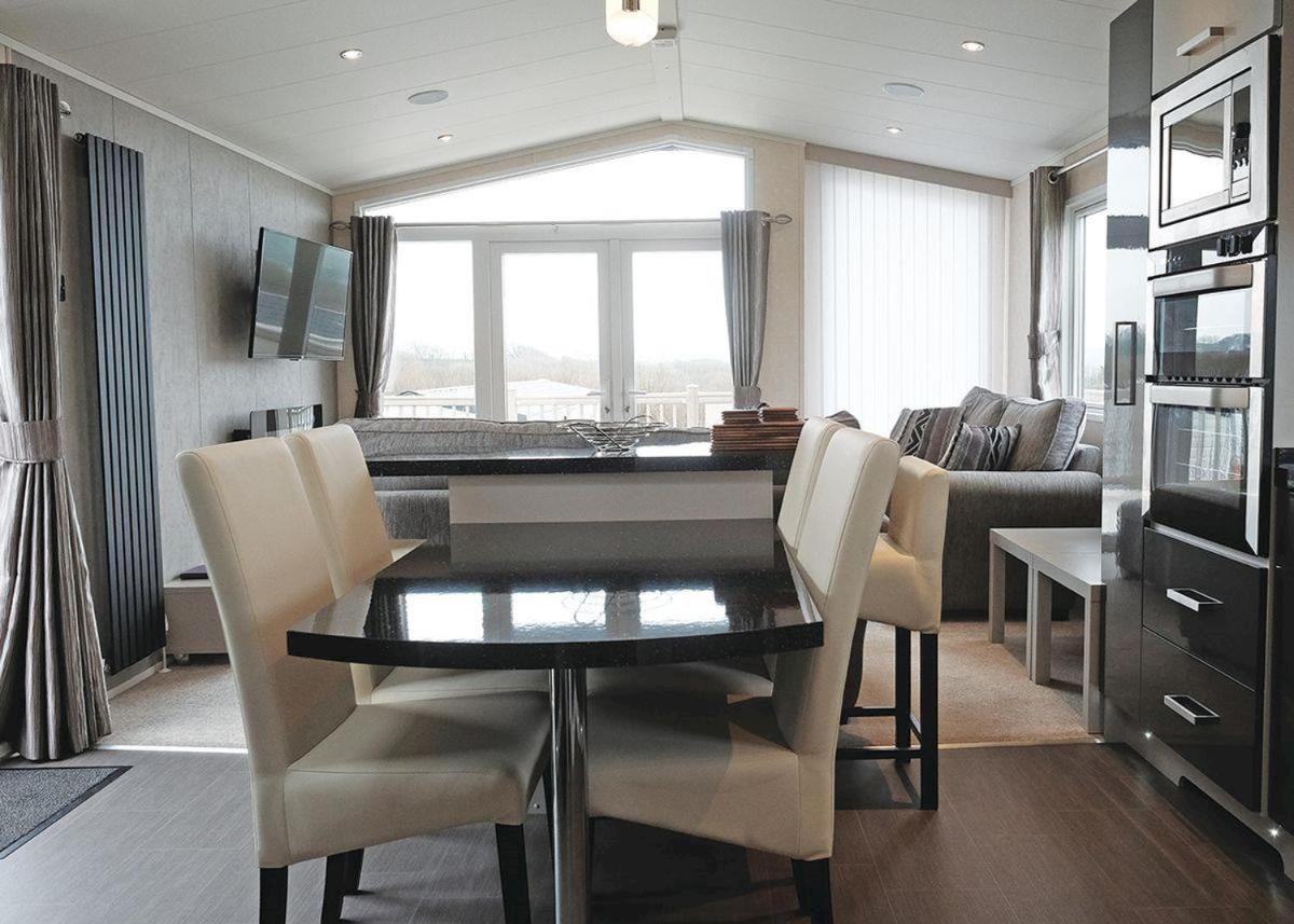 Piran Meadows Resort New Quay Kültér fotó