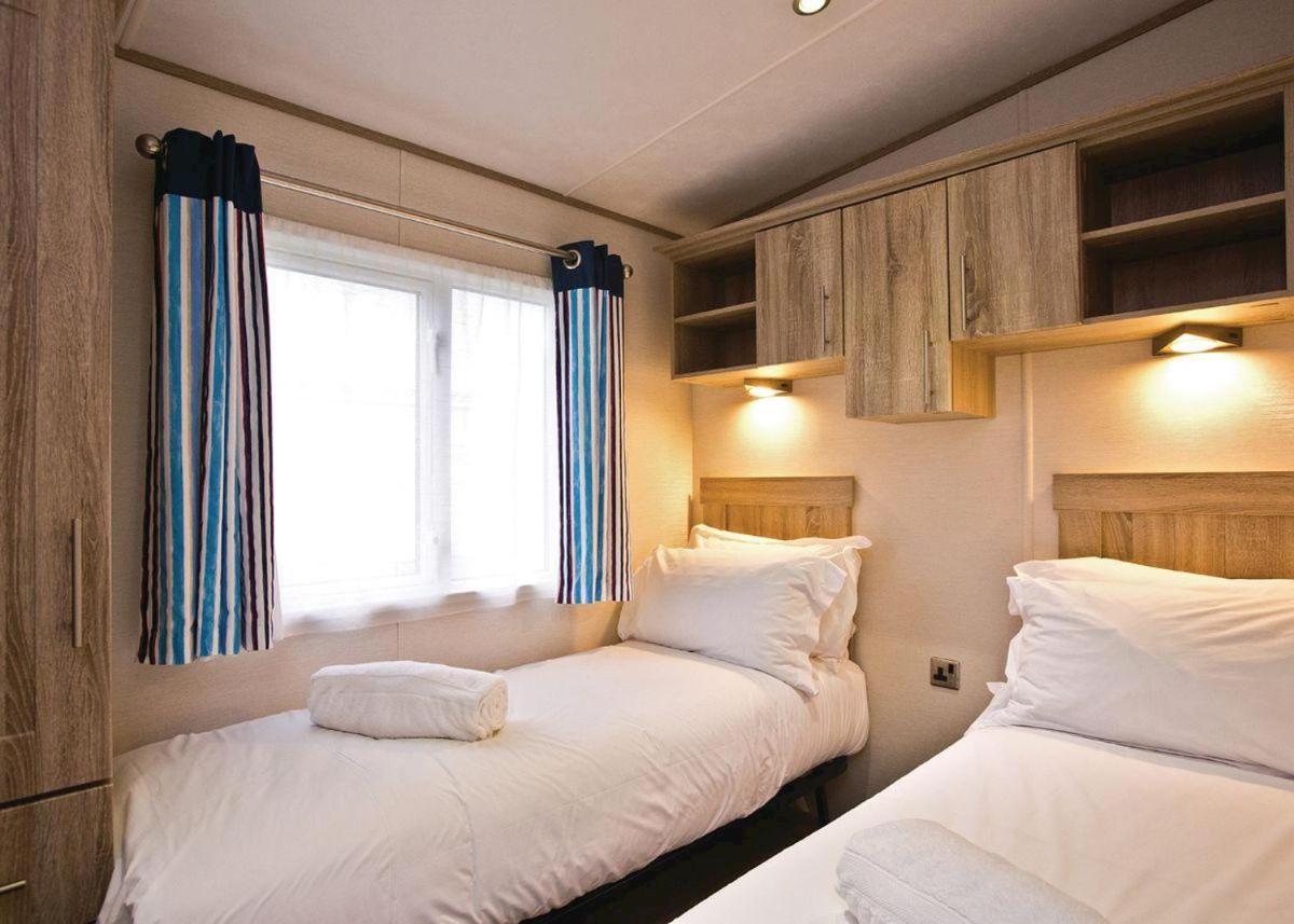 Piran Meadows Resort New Quay Kültér fotó